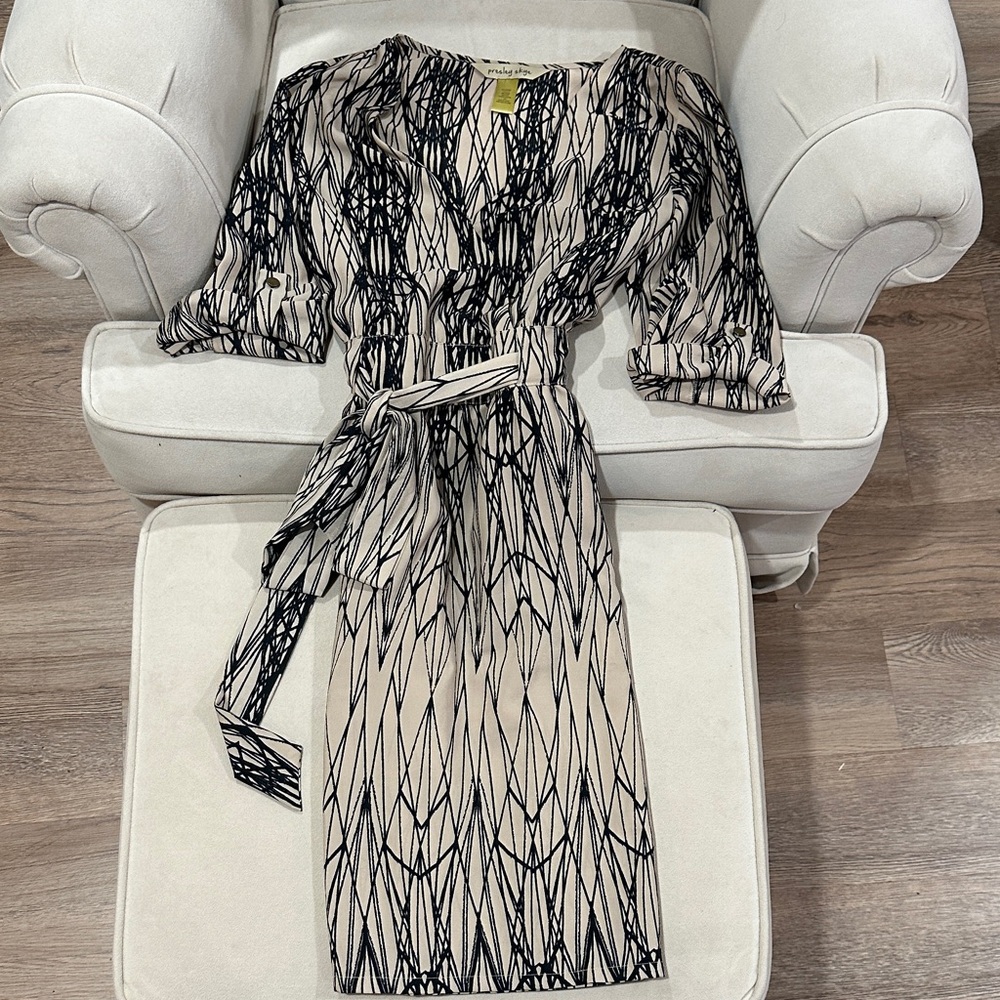 Presley Skye Black and Cream Abstract Long Sleeve Dress